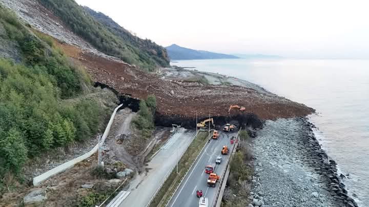 Artvin'de heyelan: 4 kişi hayatını kaybetti 1 FB_IMG_1733751341061