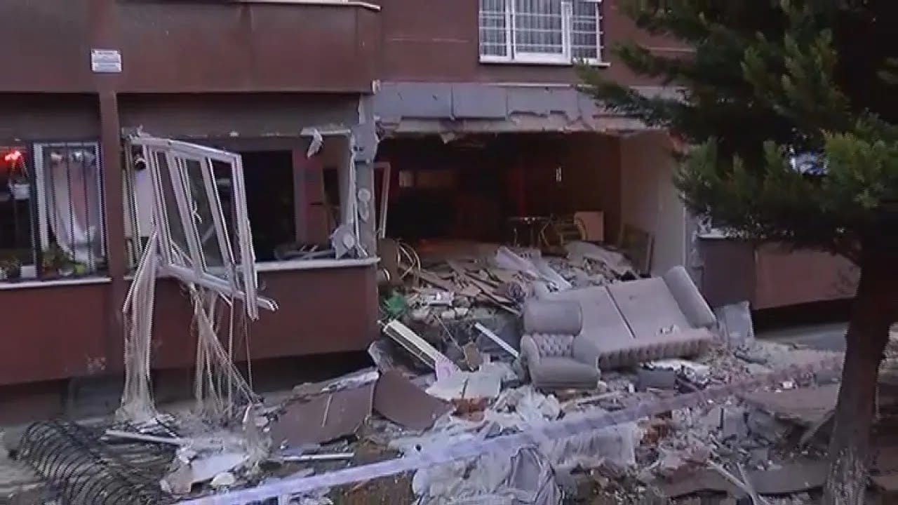 İstanbul Beylikdüzü'nde patlama: 1 ölü 3 yaralı 1 istanbul-beylikduzunde-14-katli-b-zuti_cover.jpg