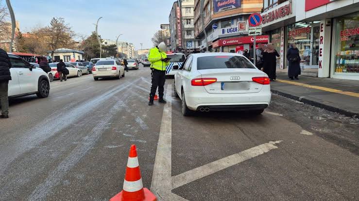 Trafikte Makas Atanlara Ağır Ceza: Ehliyet İptali ve Hapis Geliyor! 1 image_editor_output_image-1956958230-1739810834425