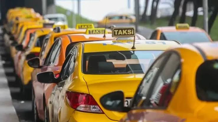 Taksilerde Yeni Dönem: 1 Mart 2025’ten İtibaren Kamerasız Araçlar Trafiğe Çıkamayacak 1 image_editor_output_image1370049998-1740601086089