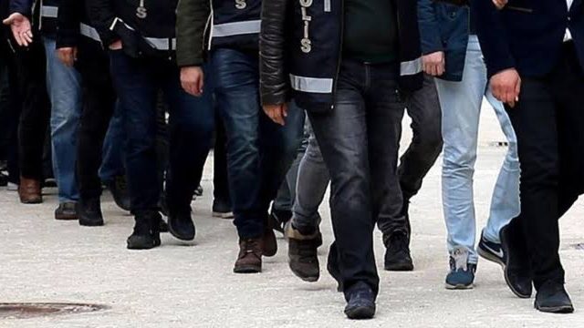 İzmir’de Tefeci ve Dolandırıcılara Darbe: “HÜCRE-11” Operasyonunda 23 Şüpheli Yakalandı! 1 image_editor_output_image1866803673-1739339158576