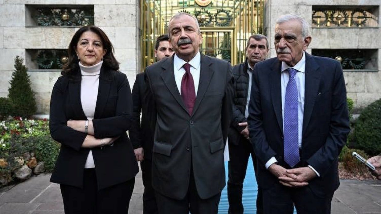 İmralı'dan Tarihi Çağrı Bekleniyor: PKK Silah Bırakacak mı? 1 image_editor_output_image741417757-1740654655900