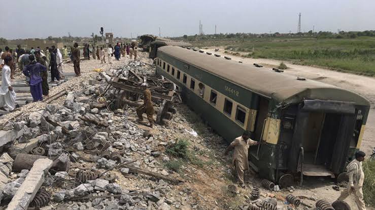 Pakistan'da Tren Saldırısı: 450 Yolcu Rehin Alındı 1 image_editor_output_image1200008156-1741693545283
