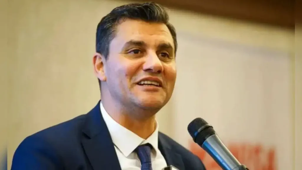 AK Parti'den Manisa Kararı: Büyükşehir Belediye Başkanlığı Seçiminde Aday Göstermeyecek 1 35568