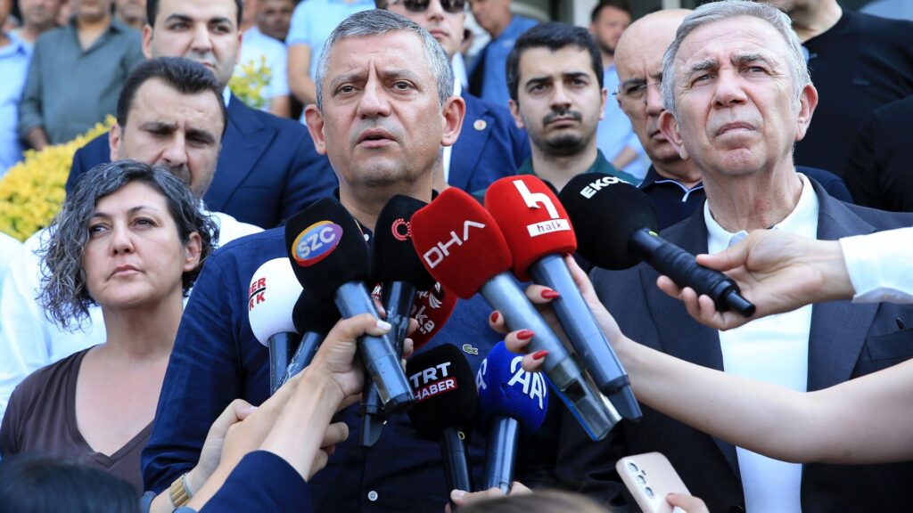 CHP lideri Özel, Ferdi Zeyrek’in sağlık durumu hakkında bilgi verdi 1 5652