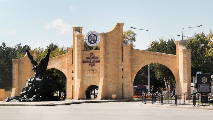 Atatürk Üniversitesi 210 sözleşmeli personel alımı 1 9461