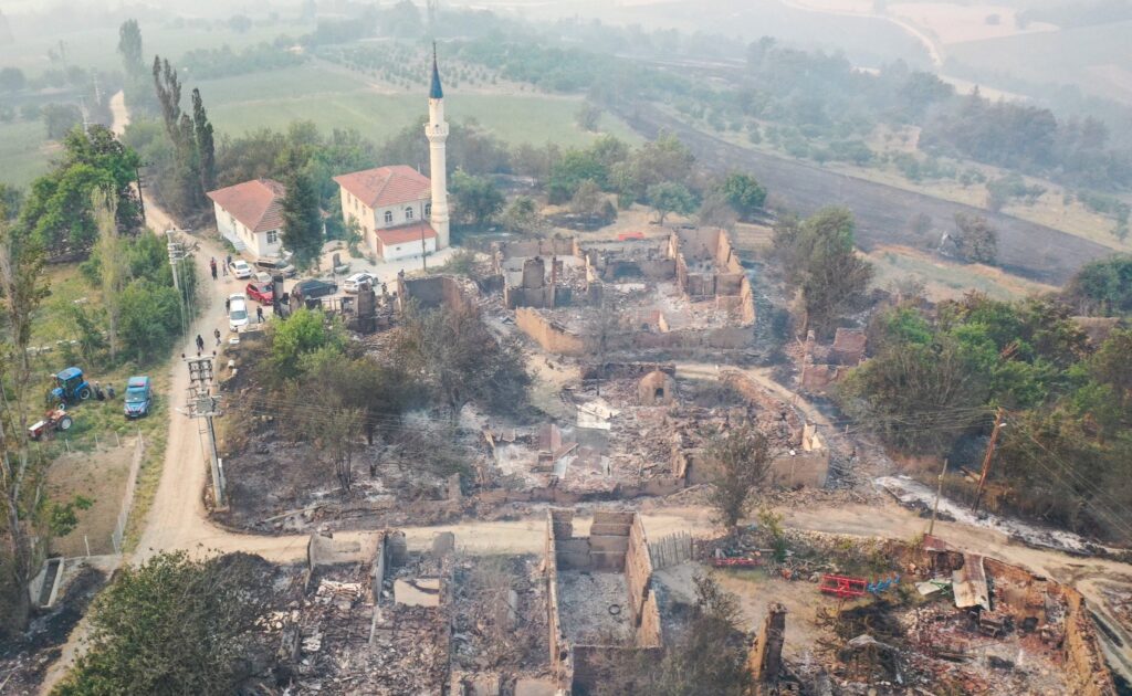 Bilecik’te orman yangını 7 köyün boşaltılmasına neden oldu 1 Bilecik’te orman yangını 7 köyün boşaltılmasına neden oldu