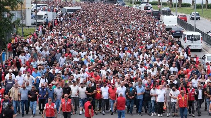 İzmir'de Grev Sona Erdi: Belediye ve Sendika Anlaştı 1 images - 2025-06-04T180139.682