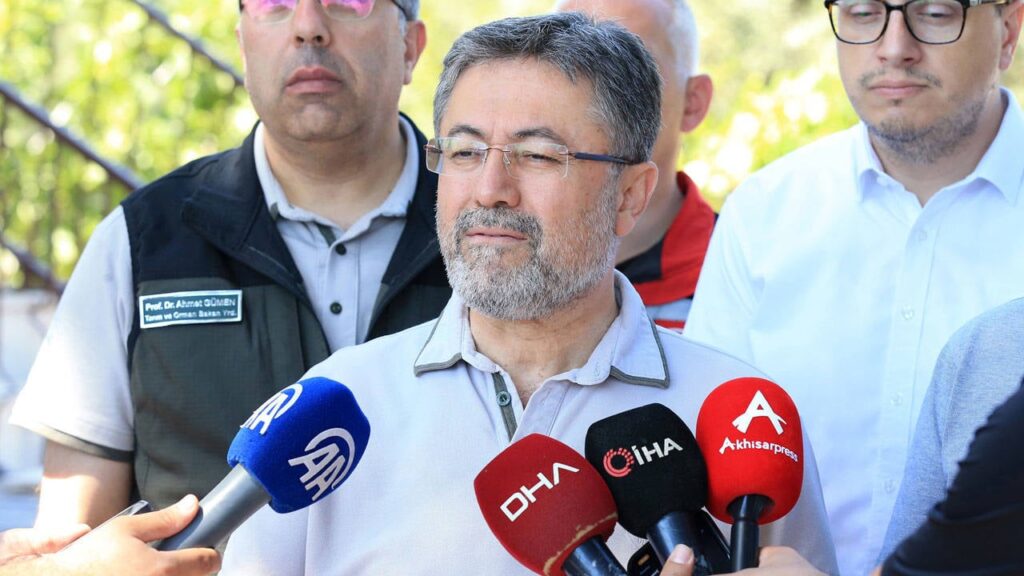 Bakan Yumaklı’dan açıklama: 3 ilde orman yangınlarında son durum 1 Bakan Yumaklı’dan açıklama 3 ilde orman yangınlarında son durum