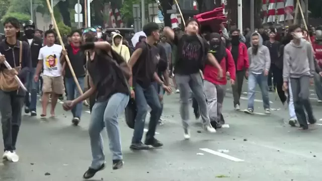 Endonezya’da protestolar büyüyor, 6 kişi hayatını kaybetti 1 endonezya