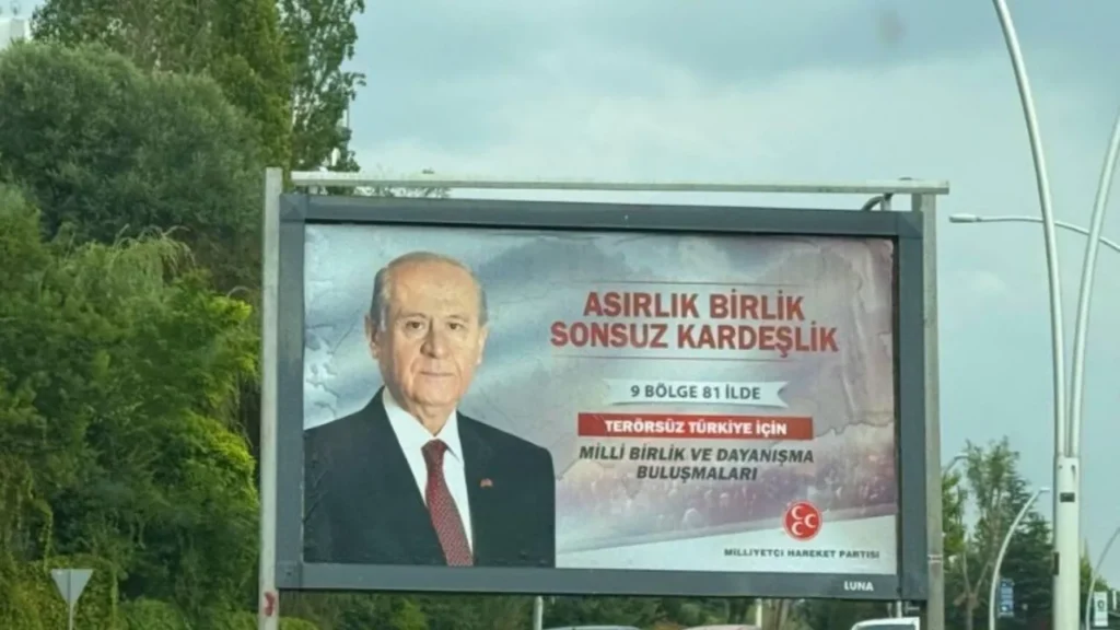 MHP’nin '9 bölge' vurgusu afişlerde tartışma yarattı 1 mhp 9 bölge